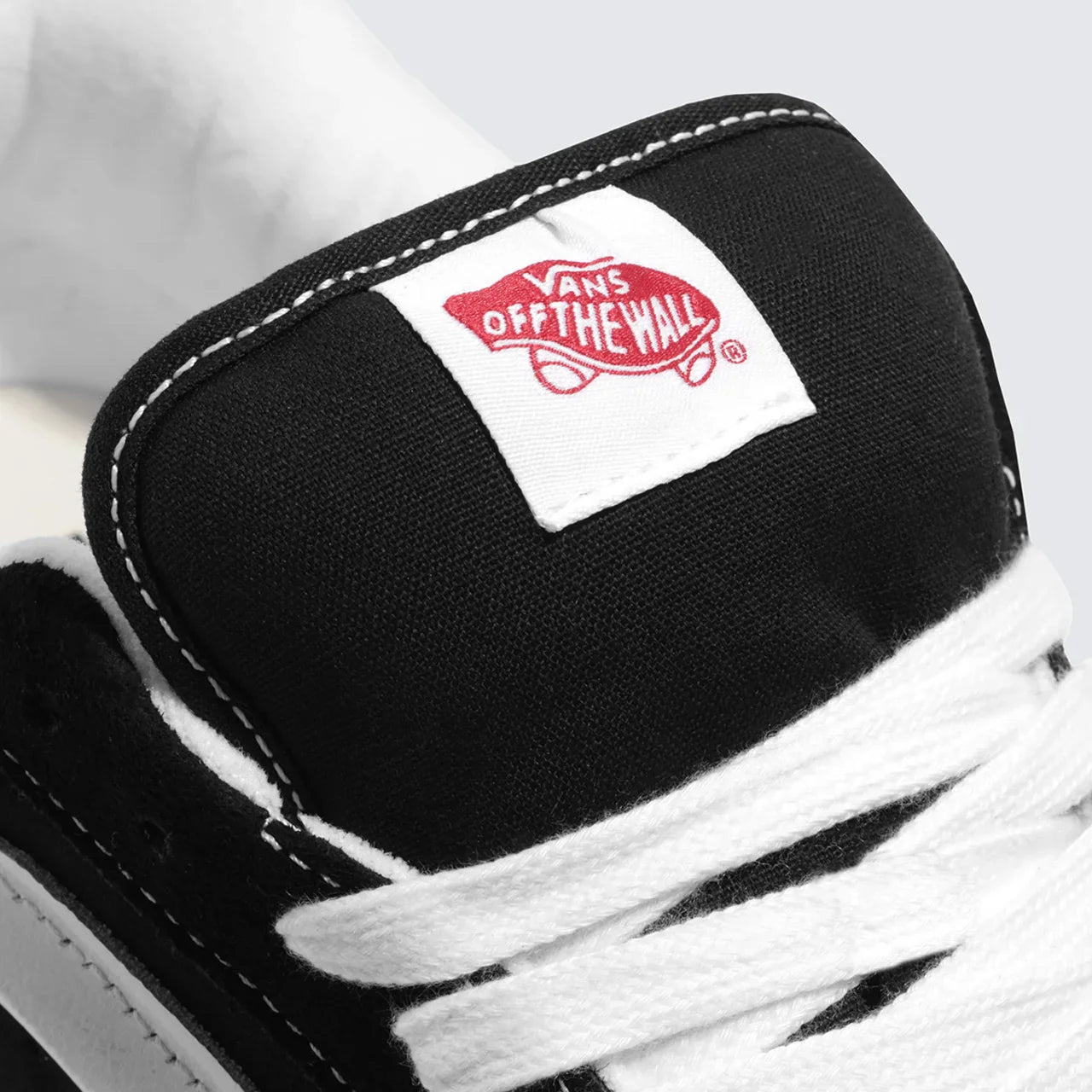 Knu Skool Black True – White Exclusivo