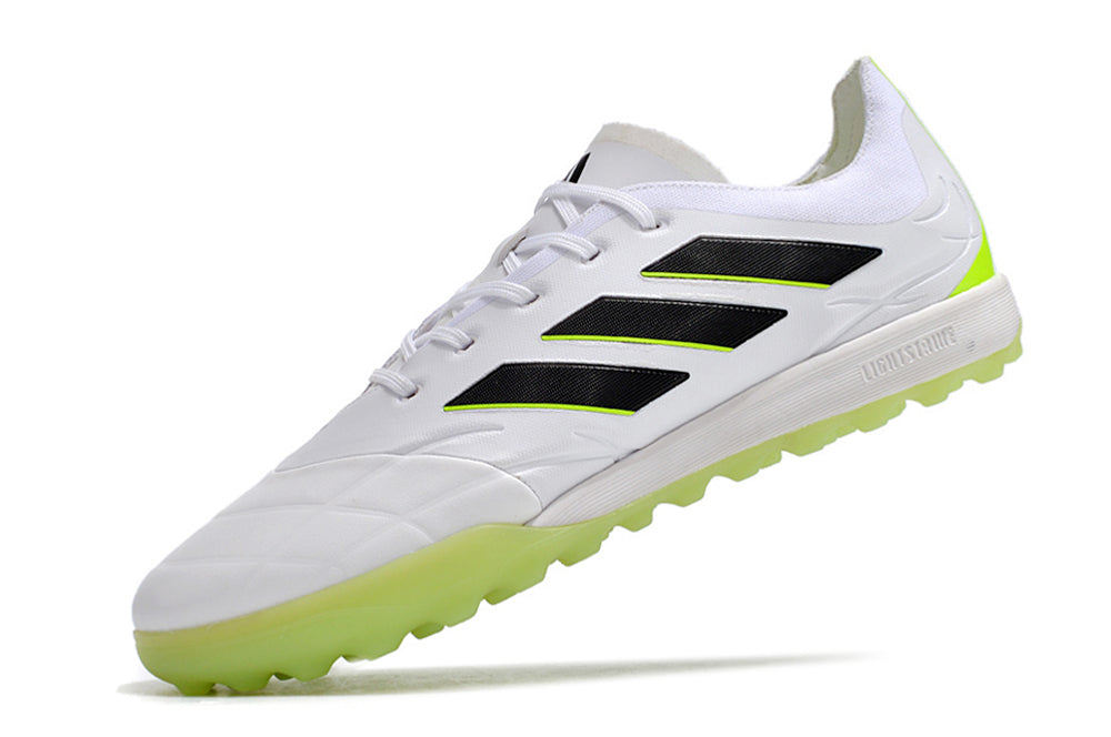 Chuteira Society Copa Pure .3 – Elegante