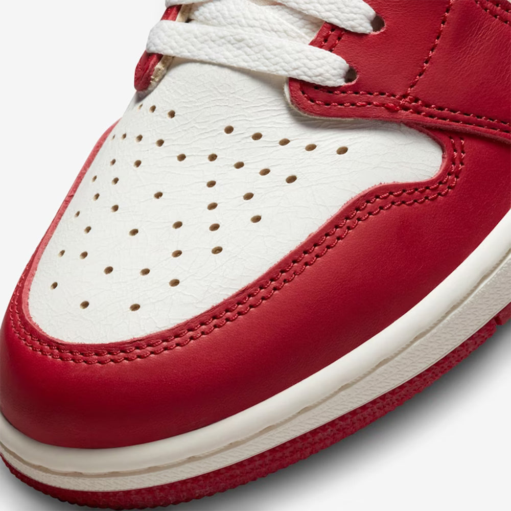 Air Jordan 1 High Chicago Lost and – Found Elegante