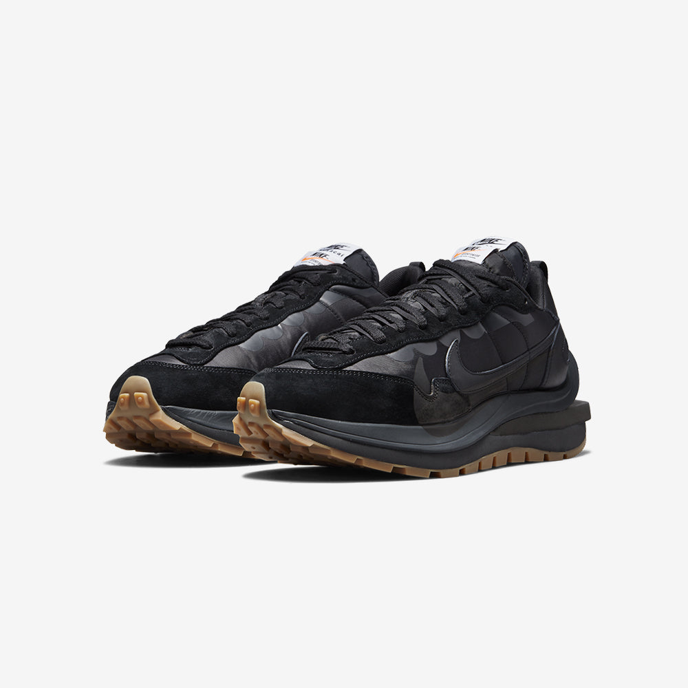 Sacai x VaporWaffle Black and – Gum Clássico