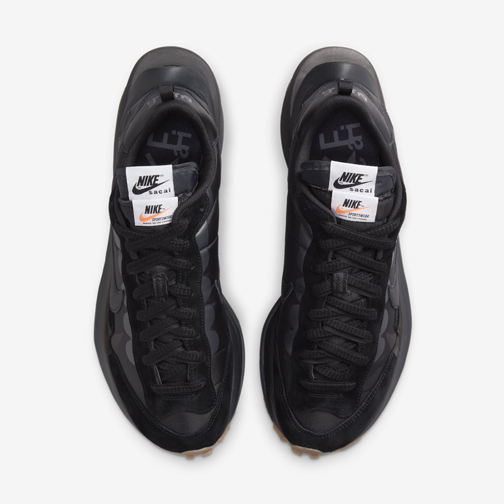 Sacai x VaporWaffle Black and – Gum Clássico
