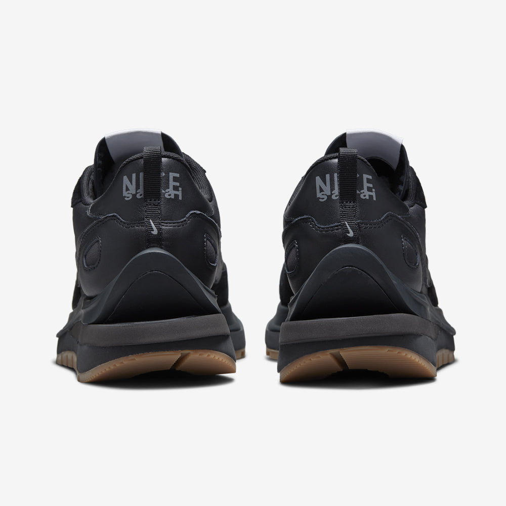 Sacai x VaporWaffle Black and – Gum Clássico