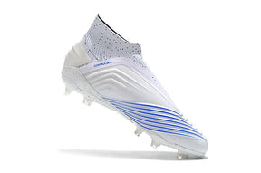 Chuteira Predator 19+ – Campo Elegante