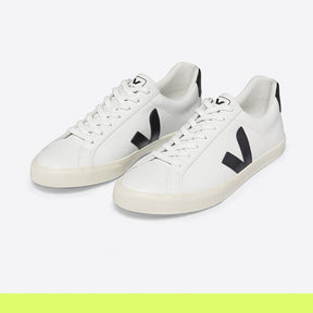 ESPLAR LEATHER WHITE – BLACK Confortável