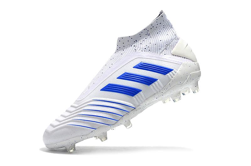 Chuteira Predator 19+ – Campo Elegante
