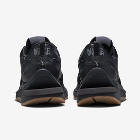 Sacai x VaporWaffle Black and – Gum Clássico