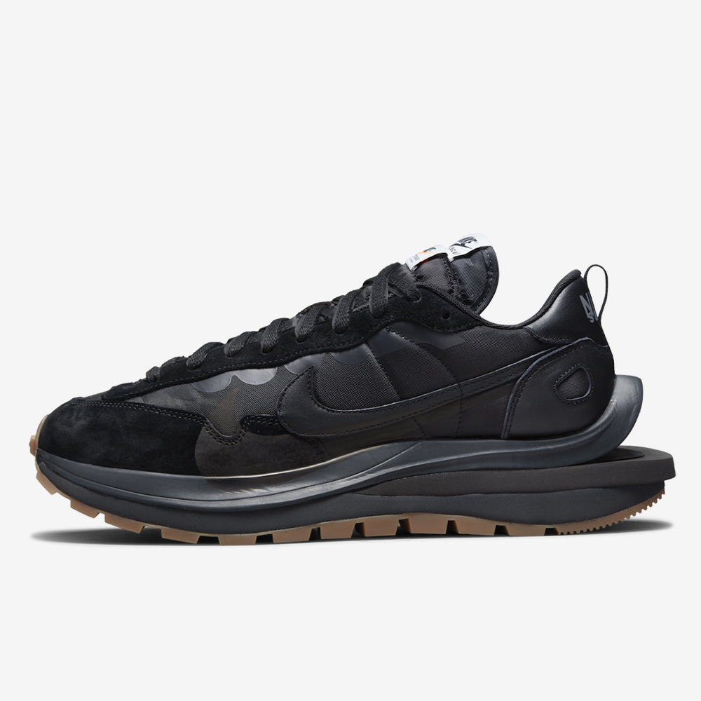 Sacai x VaporWaffle Black and – Gum Clássico